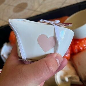 Bakeshop heart valentine measuring cups